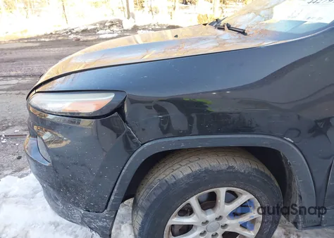 2016 Jeep Cherokee Latitude z USA, uszkodzony, nr VIN 1C4PJMCS2GW333937